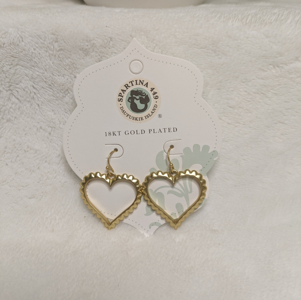 18kt Matte Gold Plated Scalloped Heart Earrings in Gold NIB - Picture 6 of 12